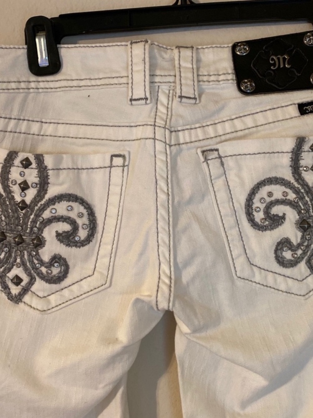 MISS ME white fleur-de-lis Bermuda shorts - Picture 4 of 4